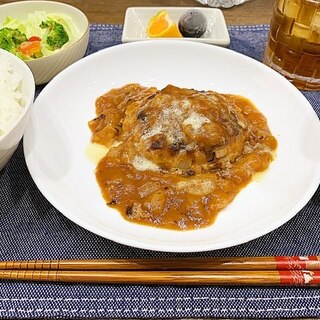 煮込みハンバーグ